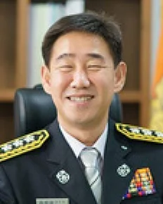 김조일